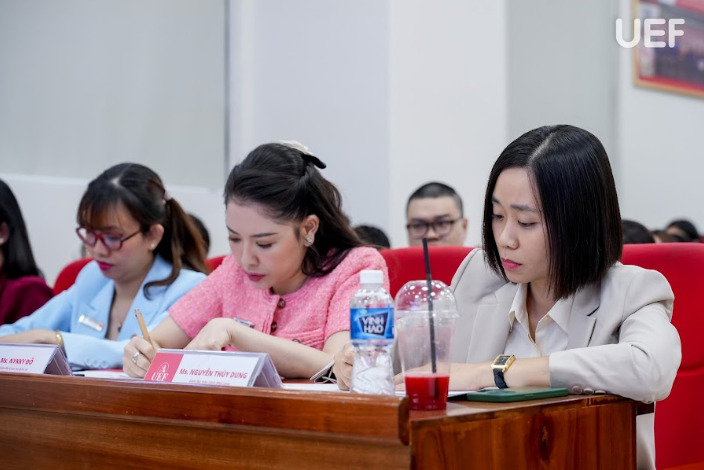 BÁN KẾT UNITOUR DEBATE 2025: TOP 8 ĐỘI THI BÙNG NỔ TƯ DUY, THỂ HIỆN BẢN LĨNH TRANH BIỆN ẤN TƯỢNG 70
