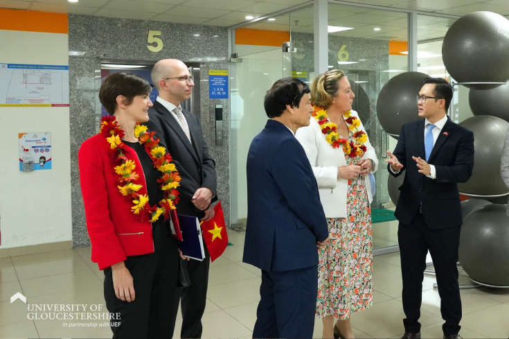 LONG TRỌNG DIỄN RA LỄ KHAI GIẢNG CHƯƠNG TRÌNH CỬ NHÂN QUỐC TẾ VÀ KÝ KẾT MOA GIỮA UOG VIETNAM VÀ UOG ANH QUỐC 71