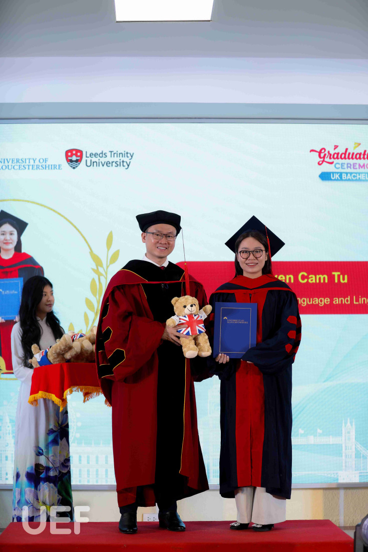 LỄ BẾ GIẢNG VÀ TRAO BẰNG TỐT NGHIỆP CỬ NHÂN QUỐC TẾ NIÊN KHÓA 2019 -2023 136