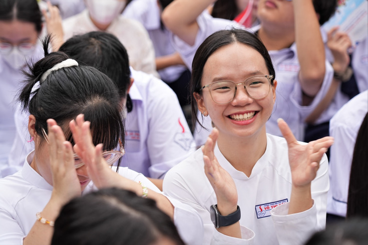 KHỞI ĐỘNG CHƯƠNG TRÌNH TƯ VẤN HƯƠNG NGHIỆP "CÙNG BẠN CHỌN NGHỀ CHO TƯƠNG LAI" LẦN THỨ 17 43