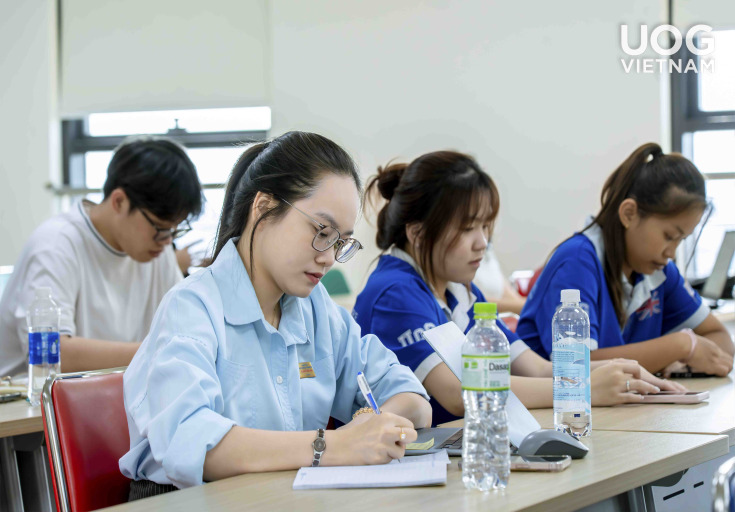 SINH VIÊN GLOUCESTERSHIRE VIETNAM TRAU DỒI TƯ DUY NGHIÊN CỨU CÙNG HỌC GIẢ QUỐC TẾ 31