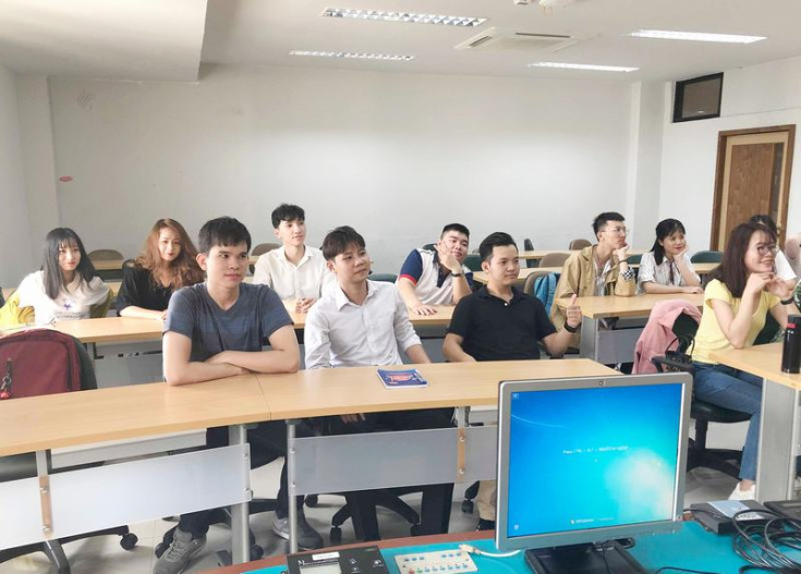 SINH VIÊN UEF NHANH CHÓNG HÒA MÌNH VÀO LỚP HỌC MỚI TẠI ĐẠI HỌC THƯƠNG MẠI THÁI LAN 16