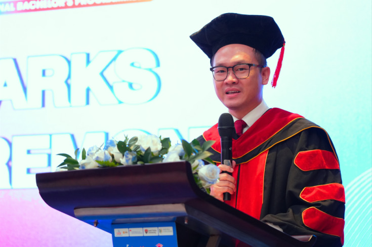 GLOUCESTERSHIRE VIETNAM TỔ CHỨC LỄ BỂ GIẢNG VÀ TRAO BẰNG TỐT NGHIỆP CHƯƠNG TRÌNH CỬ NHÂN ANH QUỐC NĂM 2025 43