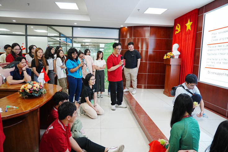 GIAO LƯU VĂN HÓA CÙNG SINH VIÊN ĐẠI HỌC QUỐC GIA SINGAPORE 39