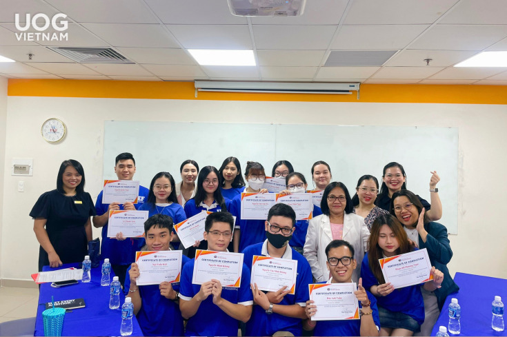 SINH VIÊN NGÀNH TIẾNG ANH VÀ NGÔN NGỮ HỌC HOÀN THÀNH MÔN HỌC ENGAGING HUMANITIES VỚI NHIỀU NỔ LỰC ĐÁNG GHI NHẬN 9