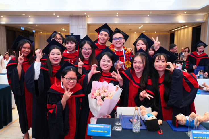 GLOUCESTERSHIRE VIETNAM TỔ CHỨC LỄ BỂ GIẢNG VÀ TRAO BẰNG TỐT NGHIỆP CHƯƠNG TRÌNH CỬ NHÂN ANH QUỐC NĂM 2025 110