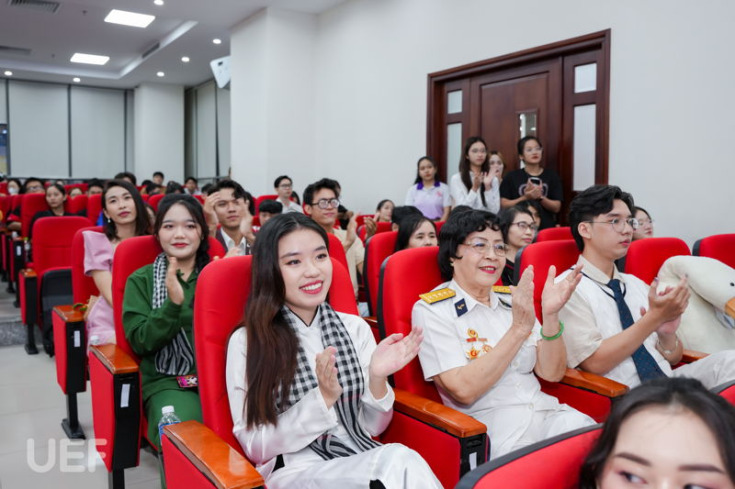 ÉN VÀNG UEF 2024 VỀ ĐÍCH THÀNH CÔNG, TÀI NĂNG MC SONG NGỮ XUẤT SẮC CHÍNH THỨC LỘ DIỆN 13