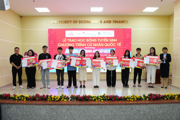 LỄ TRAO HỌC BỔNG CHƯƠNG TRÌNH CỬ NHÂN QUỐC TẾ & WORKSHOP “ỨNG DỤNG AI TRONG HỌC TẬP ĐẠI HỌC HIỆU QUẢ” 72