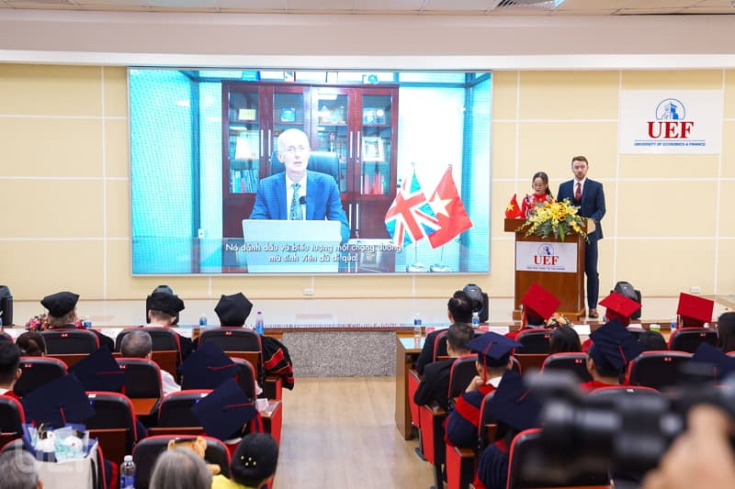HỌC BỔNG GIÁ TRỊ CHO THÍ SINH XÉT TUYỂN SỚM VÀO CHƯƠNG TRÌNH CỬ NHÂN ANH QUỐC 63