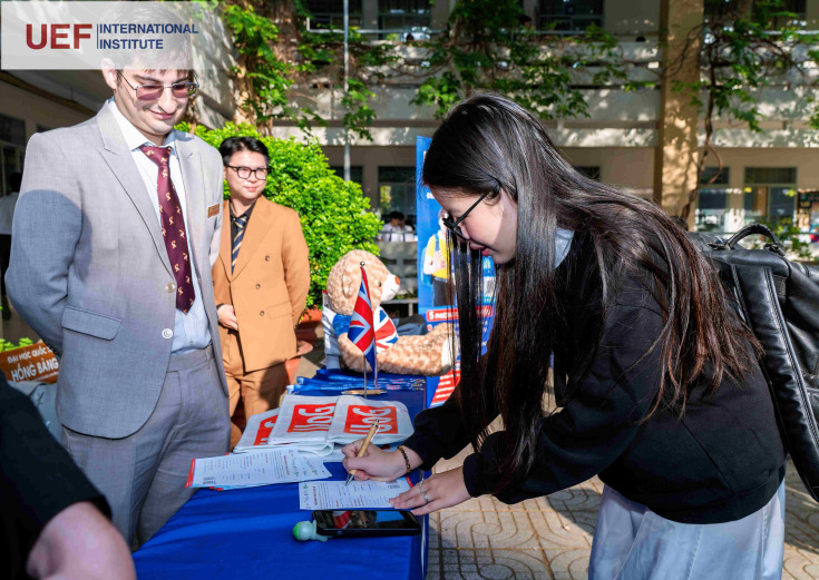 GLOUCESTERSHIRE VIETNAM MANG ĐẾN HÀNH TRÌNH HỌC TẬP TOÀN CẦU CHO HỌC SINH THPT PHÚ NHUẬN 35