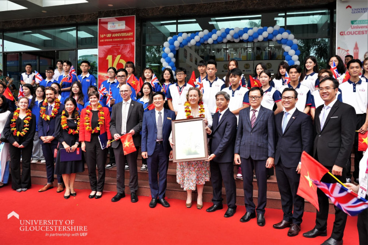 LONG TRỌNG DIỄN RA LỄ KHAI GIẢNG CHƯƠNG TRÌNH CỬ NHÂN QUỐC TẾ VÀ KÝ KẾT MOA GIỮA UOG VIETNAM VÀ UOG ANH QUỐC 16