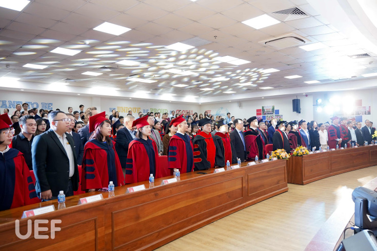 LỄ BẾ GIẢNG VÀ TRAO BẰNG TỐT NGHIỆP CỬ NHÂN QUỐC TẾ NIÊN KHÓA 2019 -2023 49