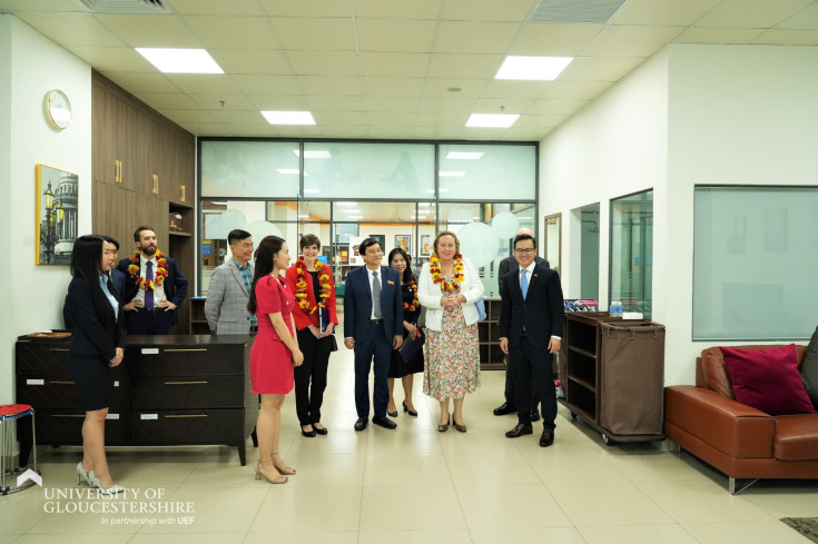LONG TRỌNG DIỄN RA LỄ KHAI GIẢNG CHƯƠNG TRÌNH CỬ NHÂN QUỐC TẾ VÀ KÝ KẾT MOA GIỮA UOG VIETNAM VÀ UOG ANH QUỐC 77