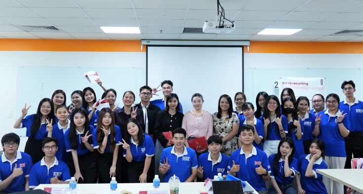 SINH VIÊN GLOUCESTERSHIRE VIETNAM TỰ TIN BÁO CÁO DỰ ÁN TRƯỚC TẬP ĐOÀN S&S GROUP 10