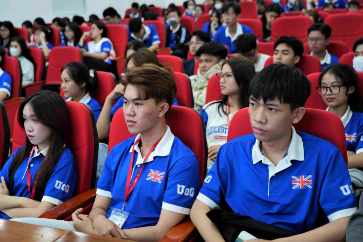 GLOUCESTERSHIRE VIETNAM GẶP GỠ TÂN SINH VIÊN KHÓA 2024 VÀO ĐẦU NĂM HỌC MỚI 113