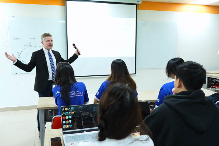 HỌC CHUẨN QUỐC TẾ, VIỆC LÀM TOÀN CẦU TẠI GLOUCESTERSHIRE VIETNAM 62