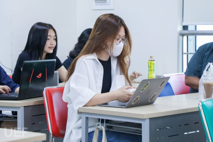 GIÁO SƯ ĐẠI HỌC GLOUCESTERSHIRE TIẾP TỤC ĐỒNG HÀNH VỚI UEFERS TRONG LỚP HỌC "LOYALTY COMMUNICATION" 41