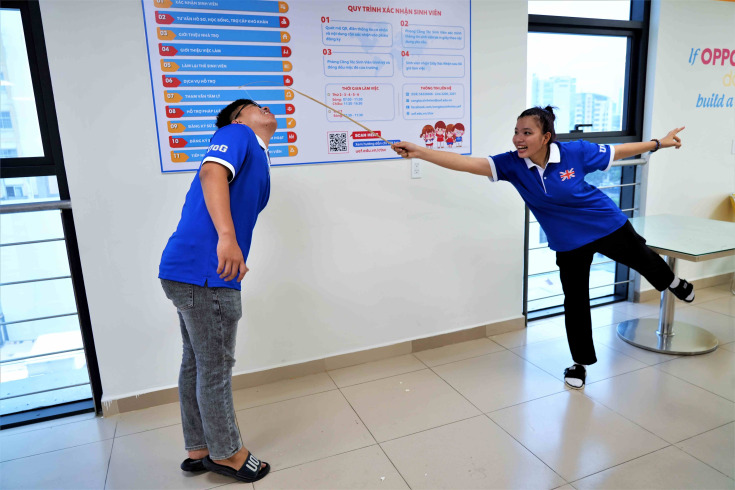 SÔI NỔI HOẠT ĐỘNG TEAM BUILDING DÀNH CHO TÂN SINH VIÊN 15