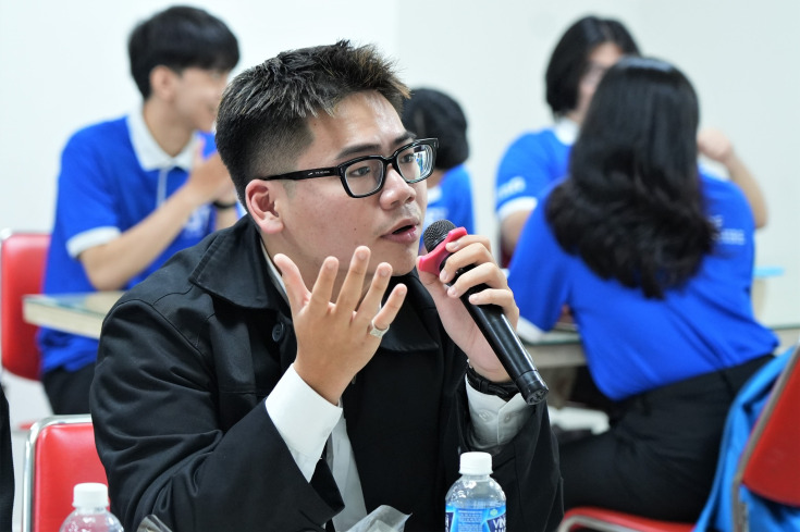 SINH VIÊN GLOUCESTERSHIRE VIETNAM TỰ TIN BÁO CÁO DỰ ÁN TRƯỚC TẬP ĐOÀN S&S GROUP 51