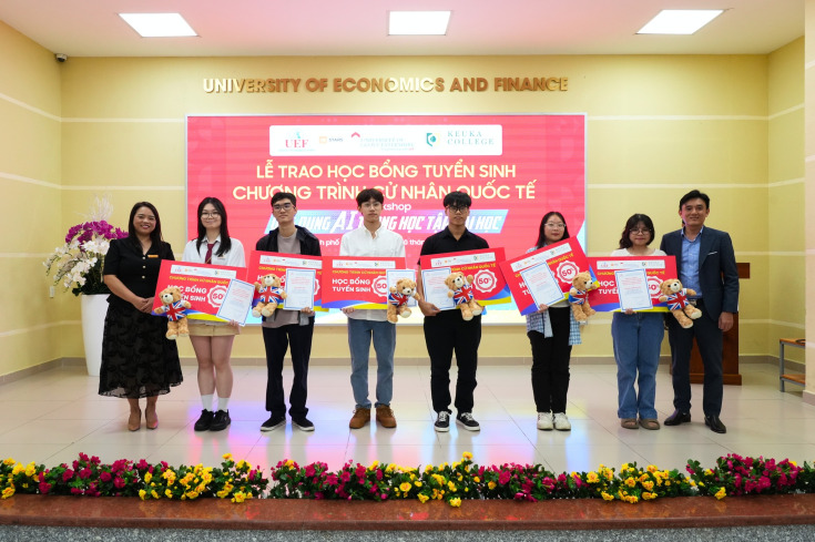 LỄ TRAO HỌC BỔNG CHƯƠNG TRÌNH CỬ NHÂN QUỐC TẾ & WORKSHOP “ỨNG DỤNG AI TRONG HỌC TẬP ĐẠI HỌC HIỆU QUẢ” 68