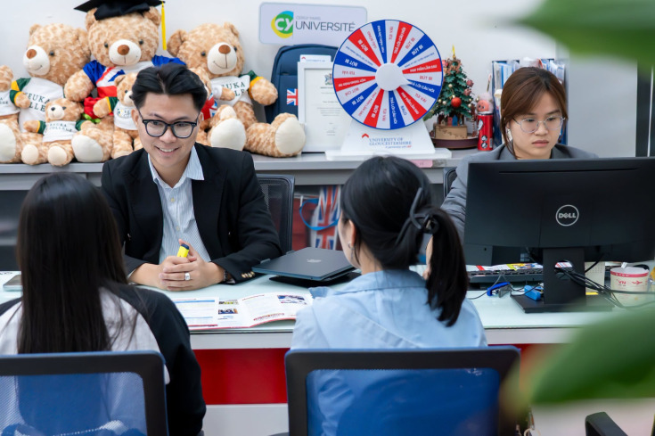 NHIỀU PHỤ HUYNH VÀ THÍ SINH 2K8 ĐẾN GLOUCESTERSHIRE VIETNAM XÉT HỌC BẠ CỬ NHÂN ANH QUỐC 57