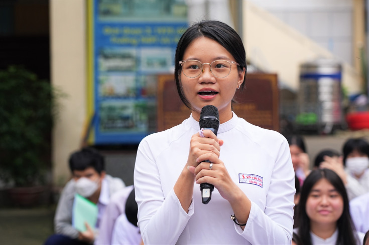 KHỞI ĐỘNG CHƯƠNG TRÌNH TƯ VẤN HƯƠNG NGHIỆP "CÙNG BẠN CHỌN NGHỀ CHO TƯƠNG LAI" LẦN THỨ 17 40
