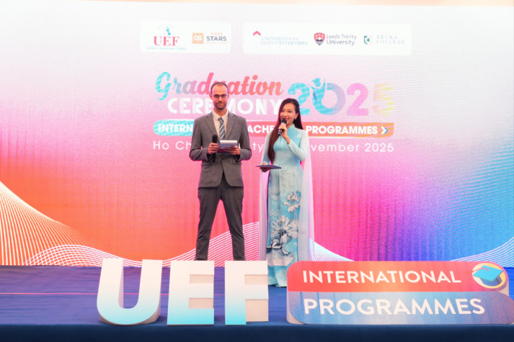 GLOUCESTERSHIRE VIETNAM TỔ CHỨC LỄ BỂ GIẢNG VÀ TRAO BẰNG TỐT NGHIỆP CHƯƠNG TRÌNH CỬ NHÂN ANH QUỐC NĂM 2025 10