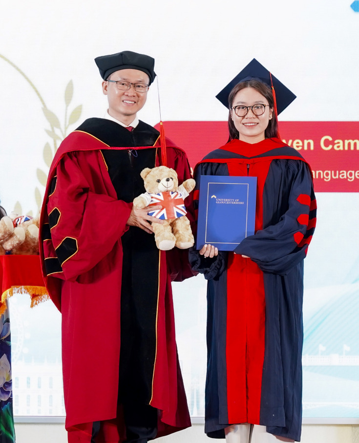 LỄ BẾ GIẢNG VÀ TRAO BẰNG TỐT NGHIỆP CỬ NHÂN QUỐC TẾ NIÊN KHÓA 2019 -2023 144