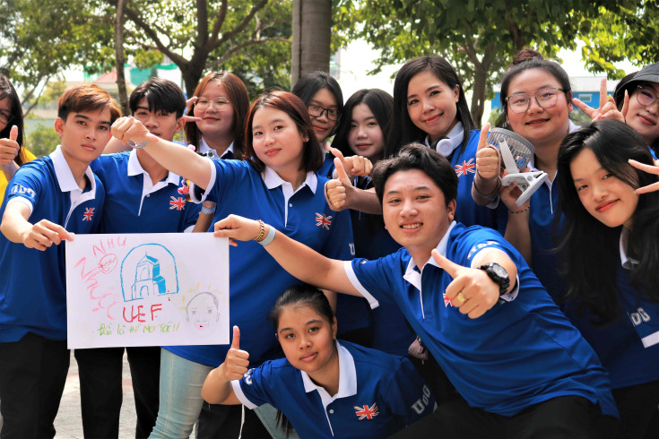 SÔI NỔI HOẠT ĐỘNG TEAM BUILDING DÀNH CHO TÂN SINH VIÊN 9