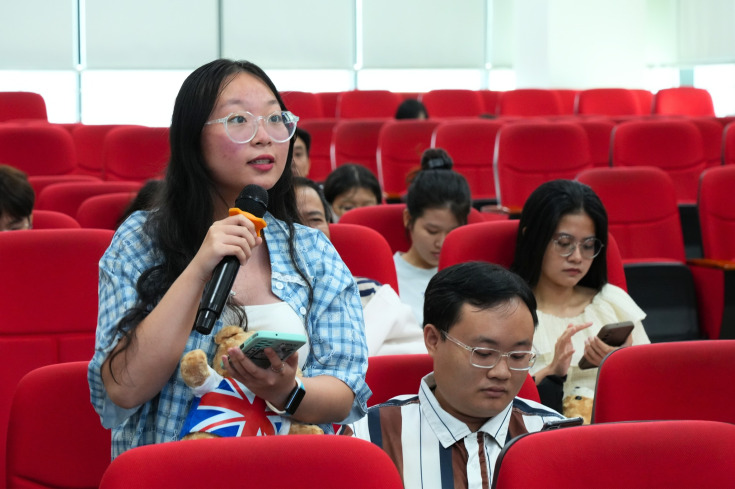 LỄ TRAO HỌC BỔNG CHƯƠNG TRÌNH CỬ NHÂN QUỐC TẾ & WORKSHOP “ỨNG DỤNG AI TRONG HỌC TẬP ĐẠI HỌC HIỆU QUẢ” 90
