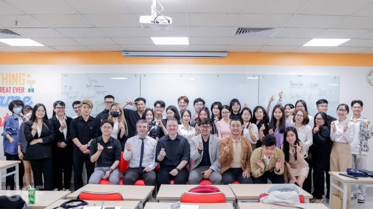 CÁC GIÁO SƯ ĐẠI HỌC GLOUCESTERSHIRE DỰ GIẢNG LỚP "PERSONAL BRANDING" CỦA NHÀ UEF VỚI NHIỀU ẤN TƯỢNG 36