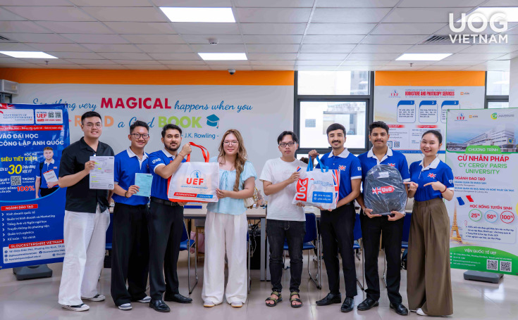 SẮC MÀU QUỐC TẾ TRONG NGÀY NHẬP HỌC CỦA TÂN SINH VIÊN GLOUCESTERSHIRE VIETNAM 60
