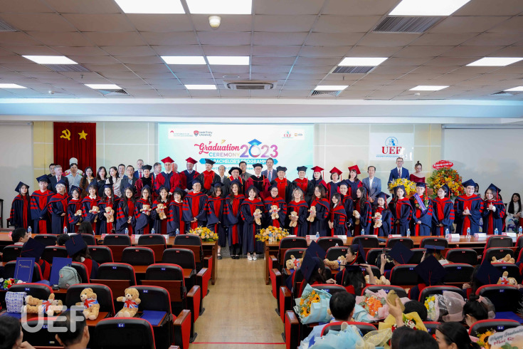 LỄ BẾ GIẢNG VÀ TRAO BẰNG TỐT NGHIỆP CỬ NHÂN QUỐC TẾ NIÊN KHÓA 2019 -2023 153