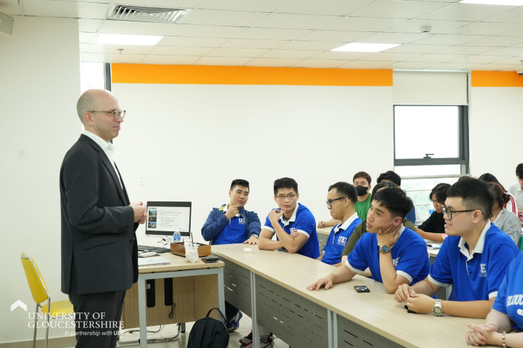 LÃNH ĐẠO UOG ANH QUỐC THĂM UOG VIETNAM VÀ LÀM VIỆC VỀ CHIẾN LƯỢC HỢP TÁC, TRIỂN KHAI CÁC CHƯƠNG TRÌNH CỬ NHÂN QUỐC TẾ 54