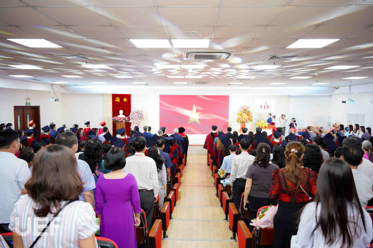 LỄ BẾ GIẢNG VÀ TRAO BẰNG TỐT NGHIỆP CỬ NHÂN QUỐC TẾ NIÊN KHÓA 2019 -2023 46