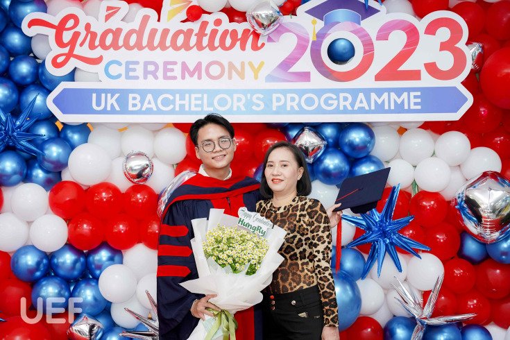 LỄ BẾ GIẢNG VÀ TRAO BẰNG TỐT NGHIỆP CỬ NHÂN QUỐC TẾ NIÊN KHÓA 2019 -2023 17