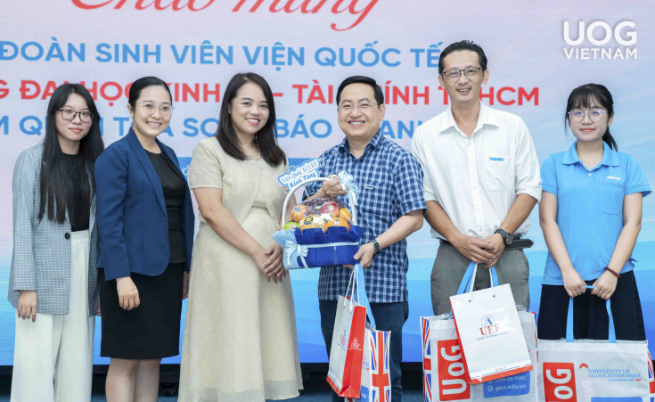 SINH VIÊN GLOUCESTERSHIRE VIETNAM THAM QUAN, KIẾN TẬP TẠI TÒA SOẠN BÁO THANH NIÊN 13