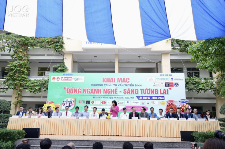 UOG VIETNAM ĐỒNG HÀNH VỚI HỌC SINH KHỐI 12 TRONG CHƯƠNG TRÌNH “ĐÚNG NGHỀ - SÁNG TƯƠNG LAI” NĂM 2024 26