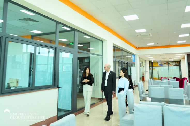 LÃNH ĐẠO UOG ANH QUỐC THĂM UOG VIETNAM VÀ LÀM VIỆC VỀ CHIẾN LƯỢC HỢP TÁC, TRIỂN KHAI CÁC CHƯƠNG TRÌNH CỬ NHÂN QUỐC TẾ 25
