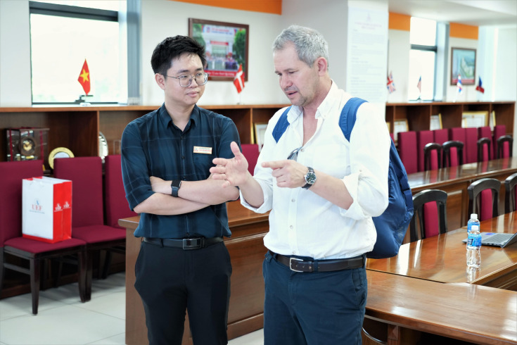 GLOUCESTERSHIRE VIETNAM ĐÓN TIẾP ĐOÀN GIÁO SƯ ĐẾN TỪ ĐH GLOUCESTERSHIRE (ANH QUỐC) - BƯỚC TIẾN MỚI TRONG HỢP TÁC GIÁO DỤC 37