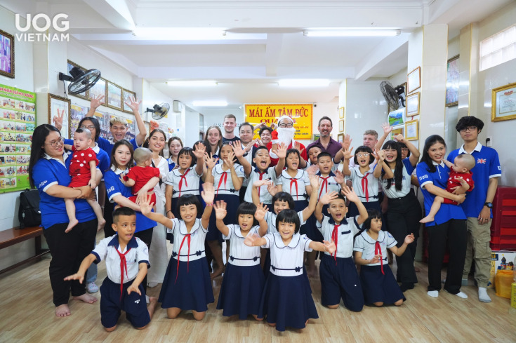 ẤM ÁP CHƯƠNG TRÌNH THIỆN NGUYỆN iCHRISTMAS: CHRISTMAS IS WHEN WE GIVE 20