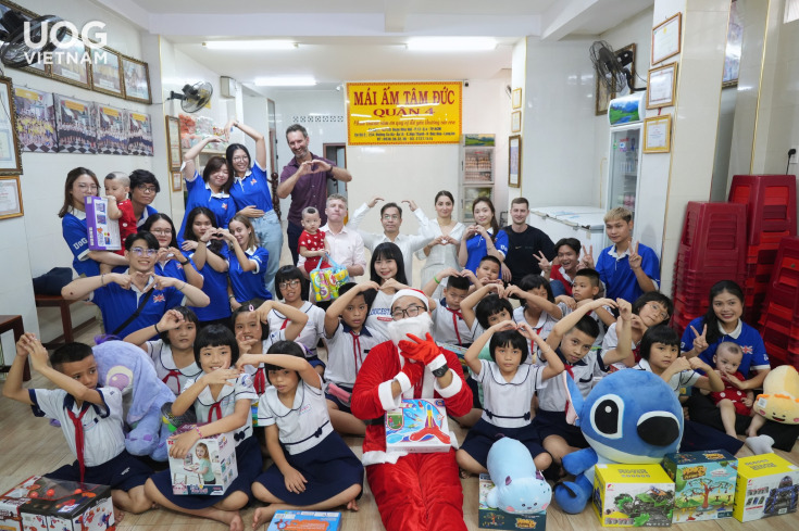 ẤM ÁP CHƯƠNG TRÌNH THIỆN NGUYỆN iCHRISTMAS: CHRISTMAS IS WHEN WE GIVE 8