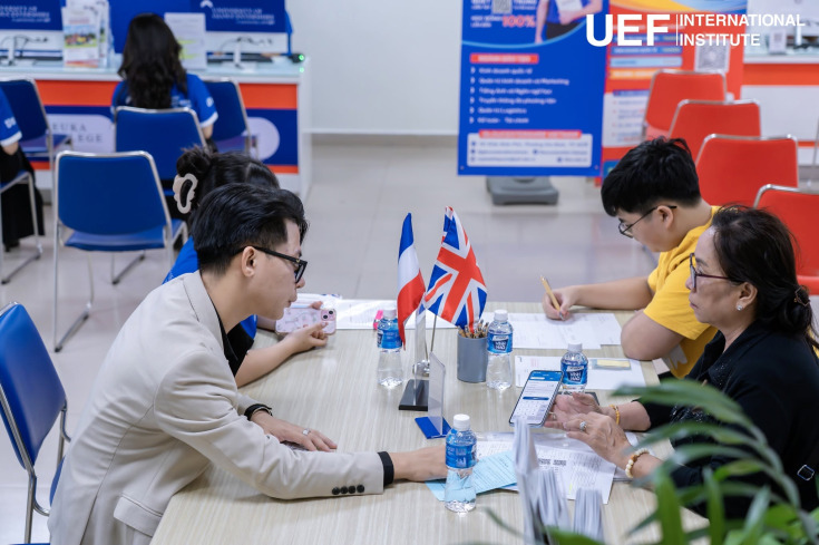 GLOUCESTERSHIRE VIETNAM CHÍNH THỨC ĐÓN NHỮNG TÂN SINH VIÊN ĐẦU TIÊN 15