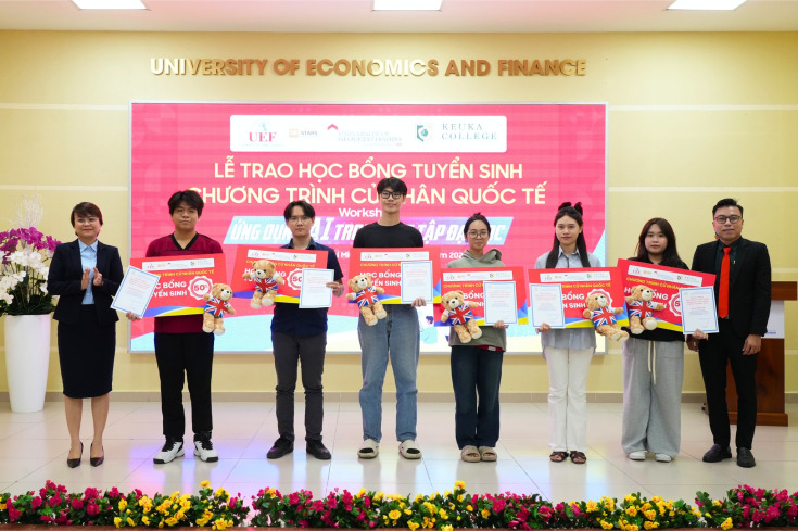 LỄ TRAO HỌC BỔNG CHƯƠNG TRÌNH CỬ NHÂN QUỐC TẾ & WORKSHOP “ỨNG DỤNG AI TRONG HỌC TẬP ĐẠI HỌC HIỆU QUẢ” 70