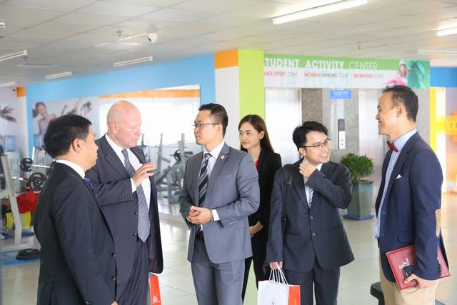 LÝ DO SINH VIÊN QUỐC TẾ "ƯU ÁI" UEF KHI CHỌN MÔI TRƯỜNG HỌC TẬP 56