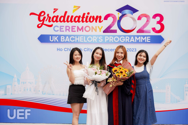 LỄ BẾ GIẢNG VÀ TRAO BẰNG TỐT NGHIỆP CỬ NHÂN QUỐC TẾ NIÊN KHÓA 2019 -2023 14