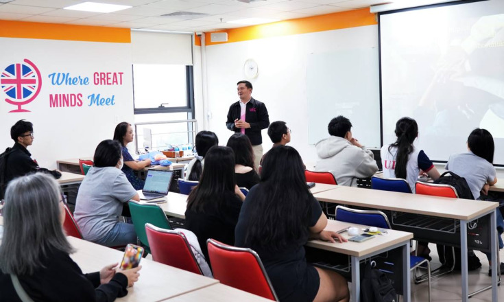 SINH VIÊN GLOUCESTERSHIRE VIETNAM THAM GIA LỚP HỌC ĐỒNG GIẢNG VỚI CHUYÊN GIA KẾ TOÁN - TÀI CHÍNH QUỐC TẾ 27