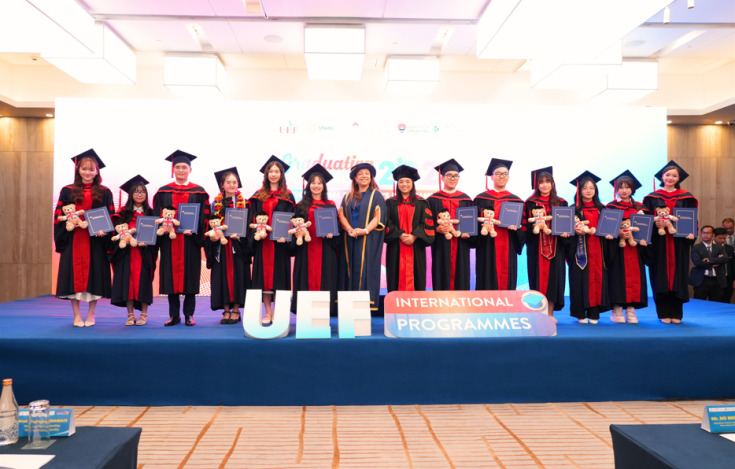 GLOUCESTERSHIRE VIETNAM TỔ CHỨC LỄ BỂ GIẢNG VÀ TRAO BẰNG TỐT NGHIỆP CHƯƠNG TRÌNH CỬ NHÂN ANH QUỐC NĂM 2025 72