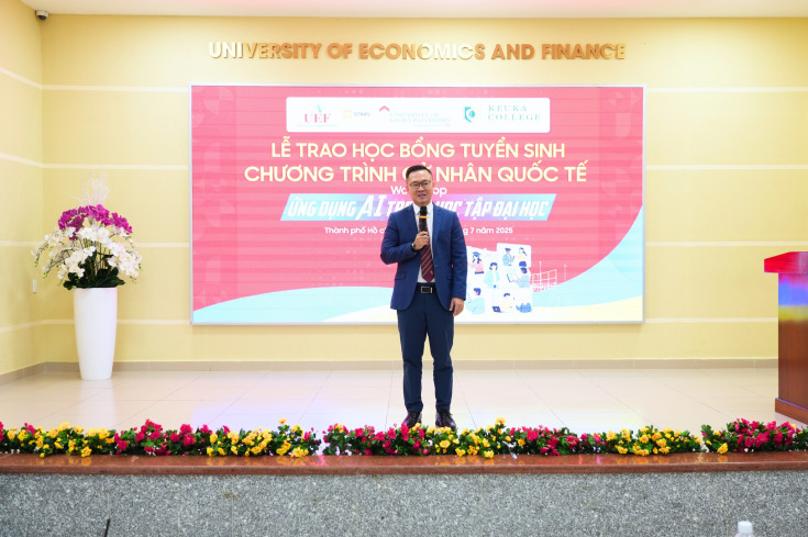 LỄ TRAO HỌC BỔNG CHƯƠNG TRÌNH CỬ NHÂN QUỐC TẾ & WORKSHOP “ỨNG DỤNG AI TRONG HỌC TẬP ĐẠI HỌC HIỆU QUẢ” 36
