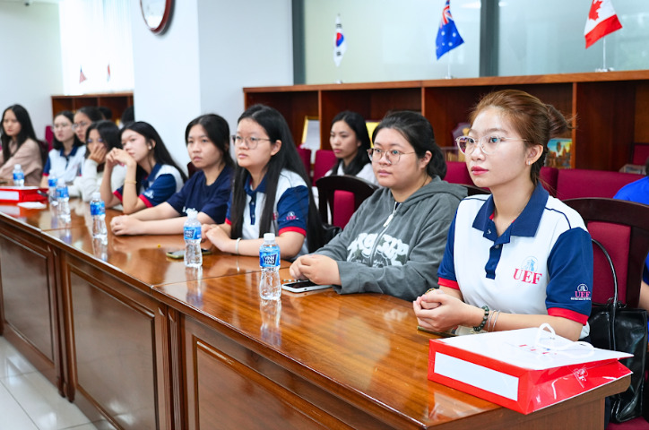 KHAI MẠC VÒNG TĂNG TRƯỞNG CUỘC THI VIETNAM ESG CHALLENGE 2025 TẠI UEF 11